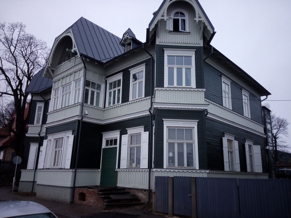 Koka fasādes atjaunošana
