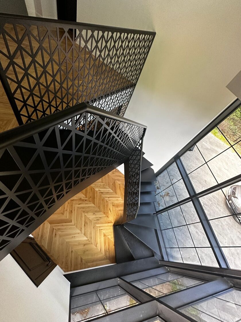 Metāla kāpnes un margas