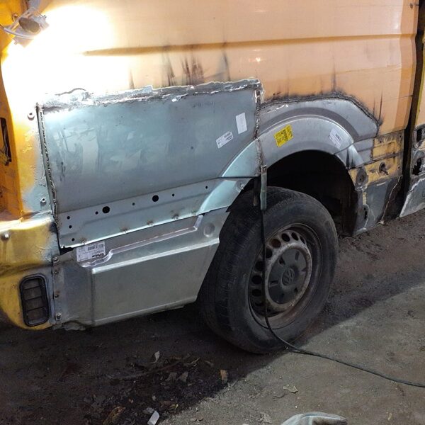 auto virsbūves metināšana