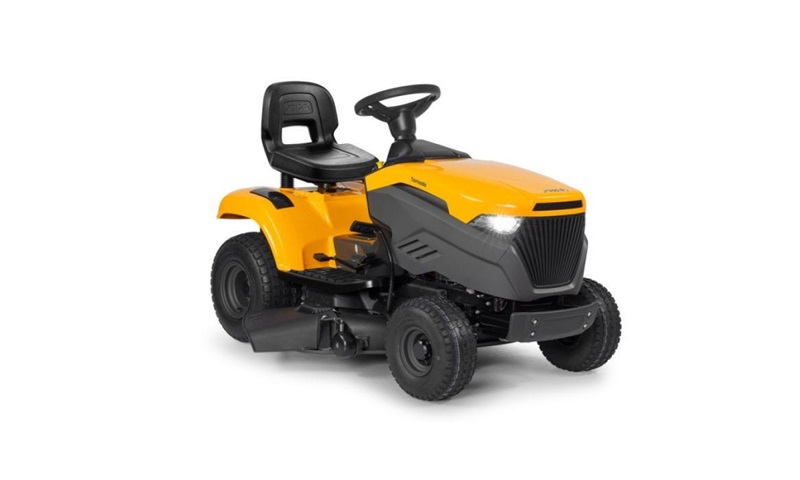 Zāles pļāvēji traktori