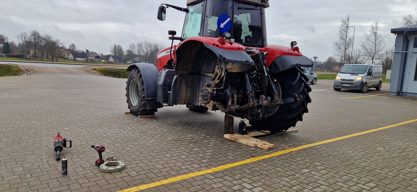 Agro un industriālās tehnikas riepu montāža
