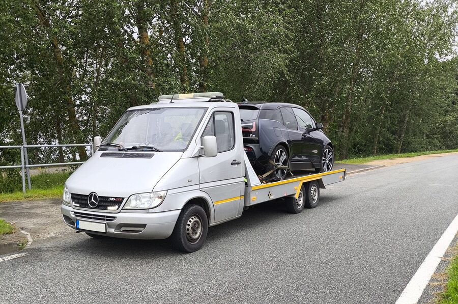 Mobilā auto palīdzība ceļā Latvijā