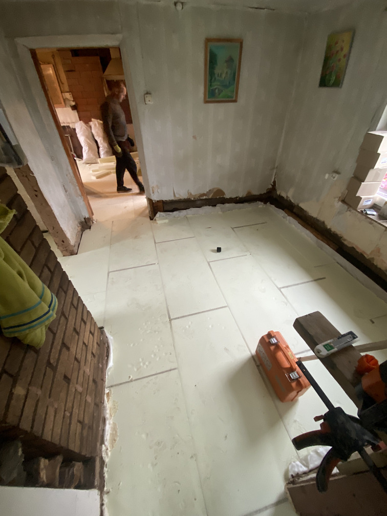 Pilna cikla grīdas izbūve