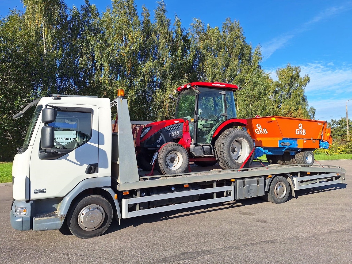 Lauksaimniecības tehnikas pārvadājumi