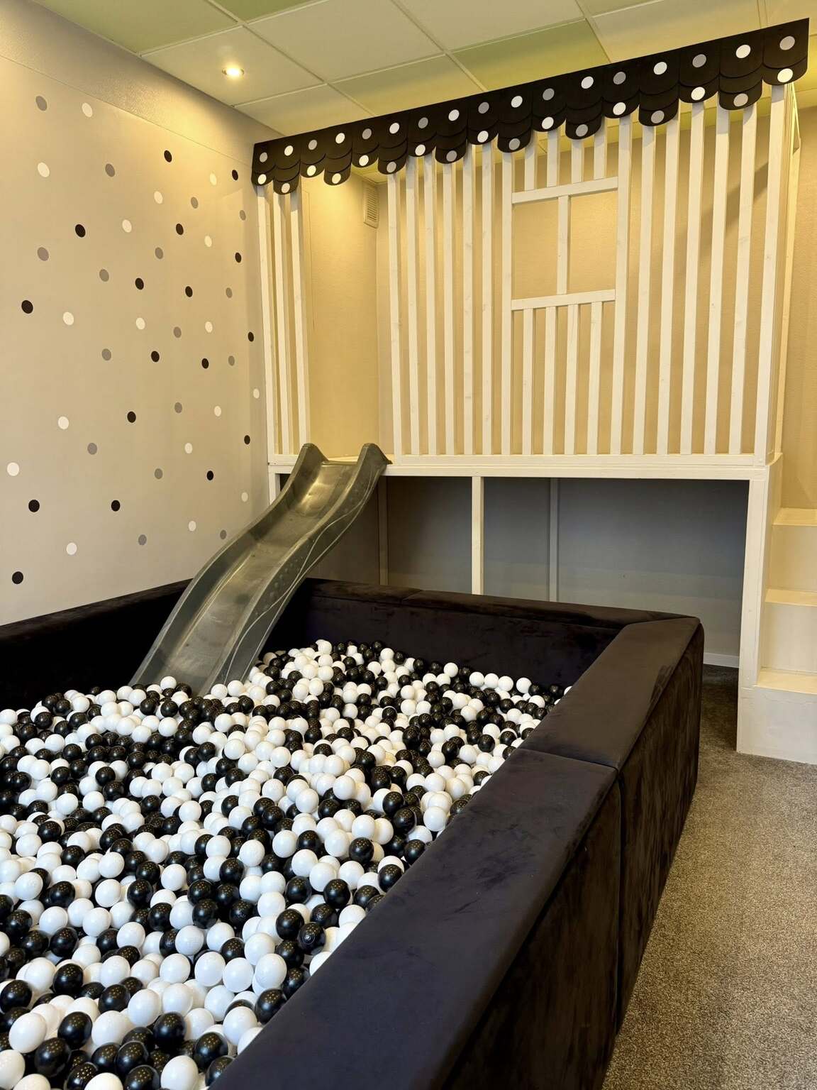 Bērnu bumbu baseins