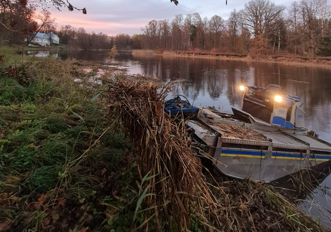 Niedru un ūdensaugu pļaušana