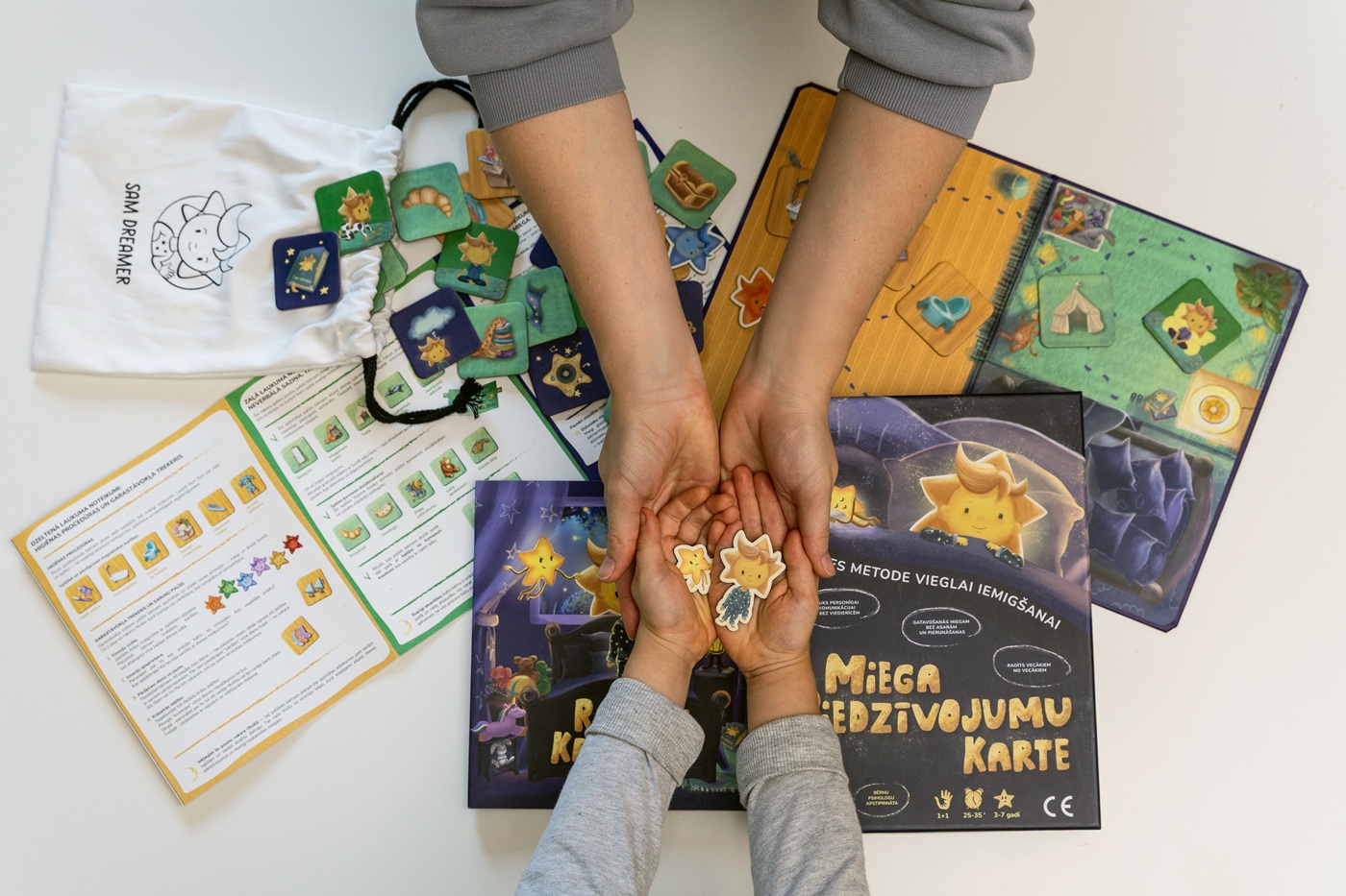 Ģimenes spēle vecākiem un bērniem