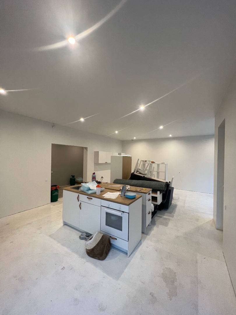 Iestiepto griestu montāža