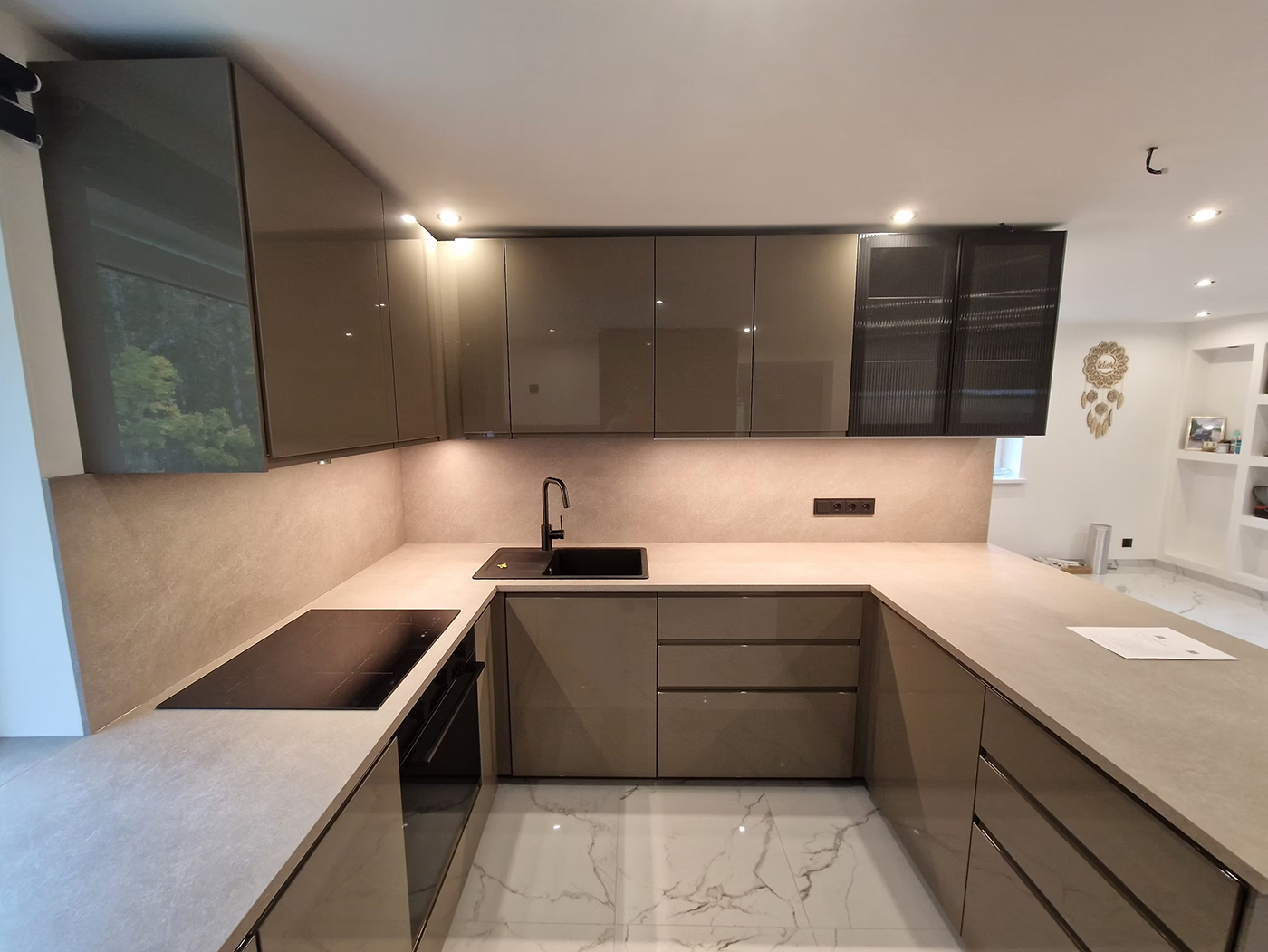 virtuves mēbeļu montāža