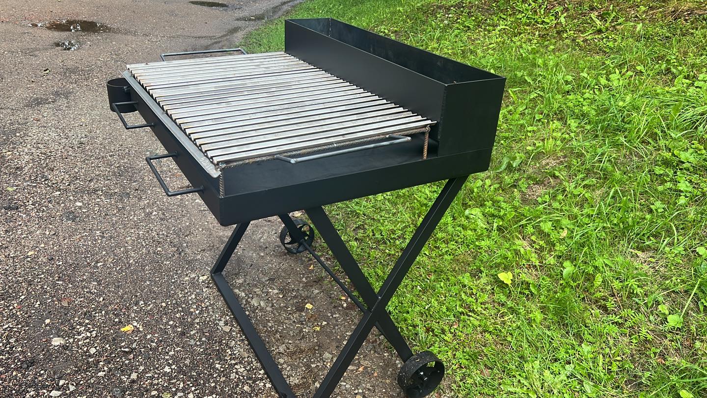 Grils uz ritentiņiem