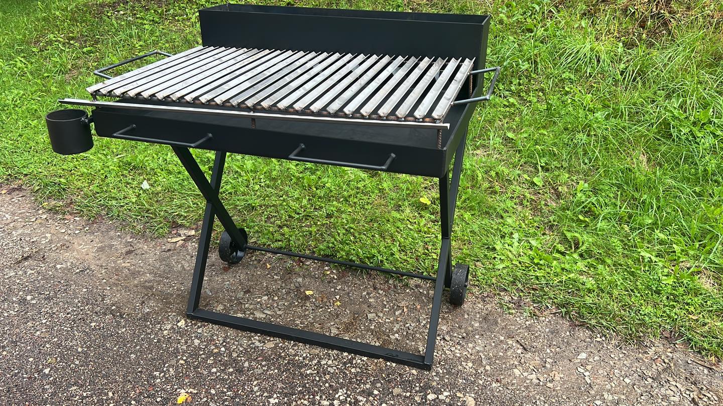 Grils uz ritentiņiem