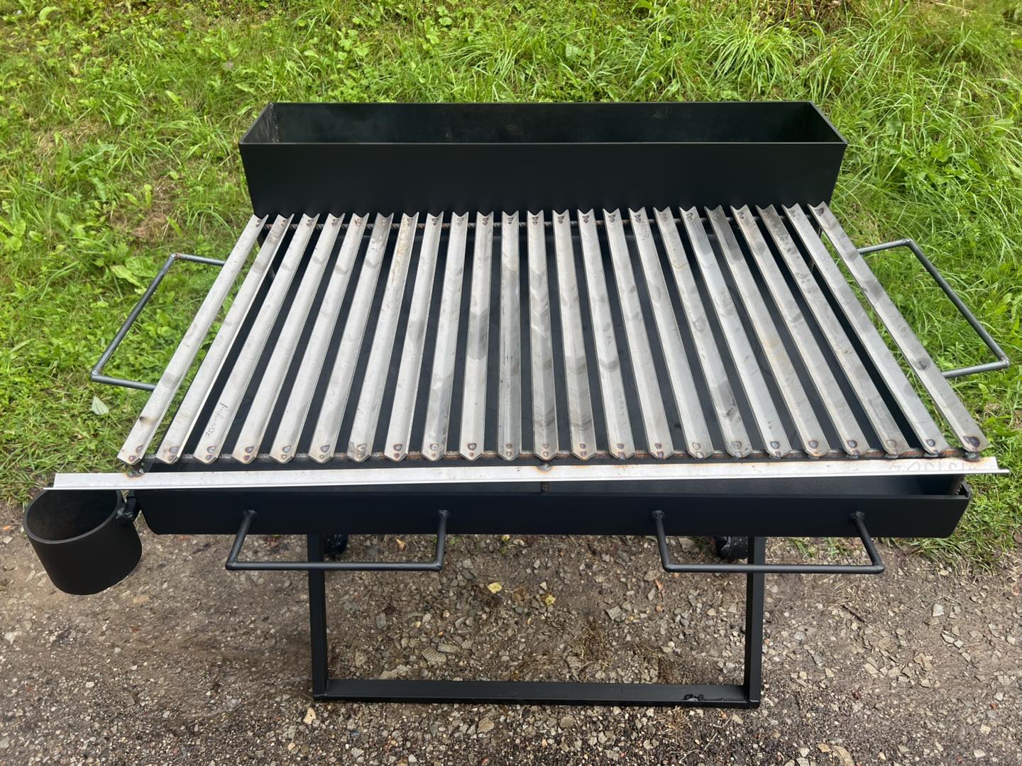 Grils uz ritentiņiem