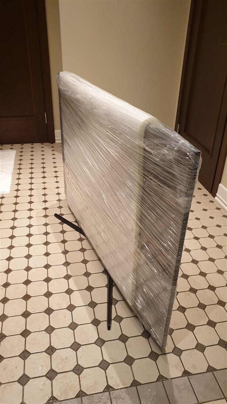 Droša mēbeļu iepakošana plēvē