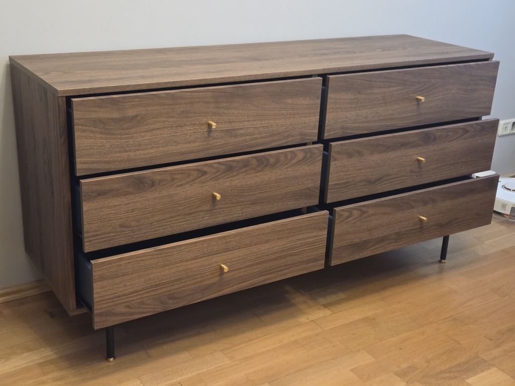 Mēbeļu transportēšana un piegāde līdz klienta durvīm