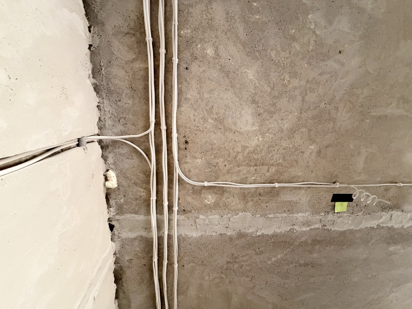 Elektroinstalācijas darbi procesā