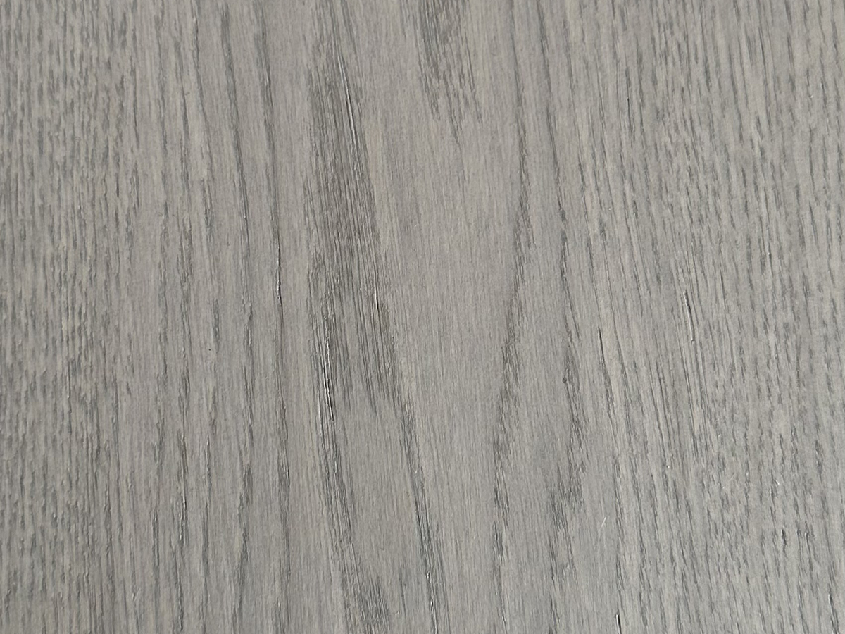 Pelēks ozola parkets ir ideāls risinājums mūsdienīgām un stilīgām interjeram