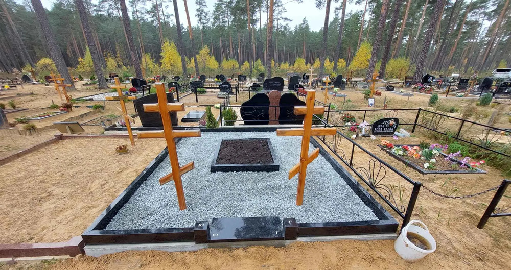 Šķērsiela, IK - granīta sēta