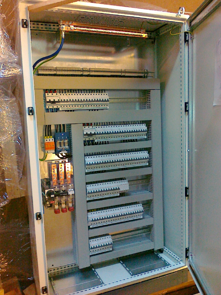 Spēka sadalnes. Ēku vadības sistēmu un rūpnieciskās elektronikas risinājumi