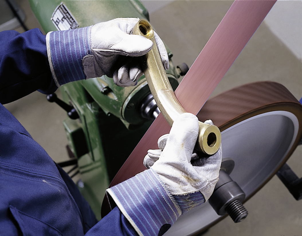 Kokapstrādes, metālapstrādes, būvniecības un servisu piederumu tirdzniecība