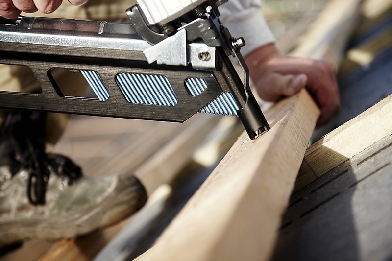 Kokapstrādes, metālapstrādes, būvniecības un servisu piederumu tirdzniecība