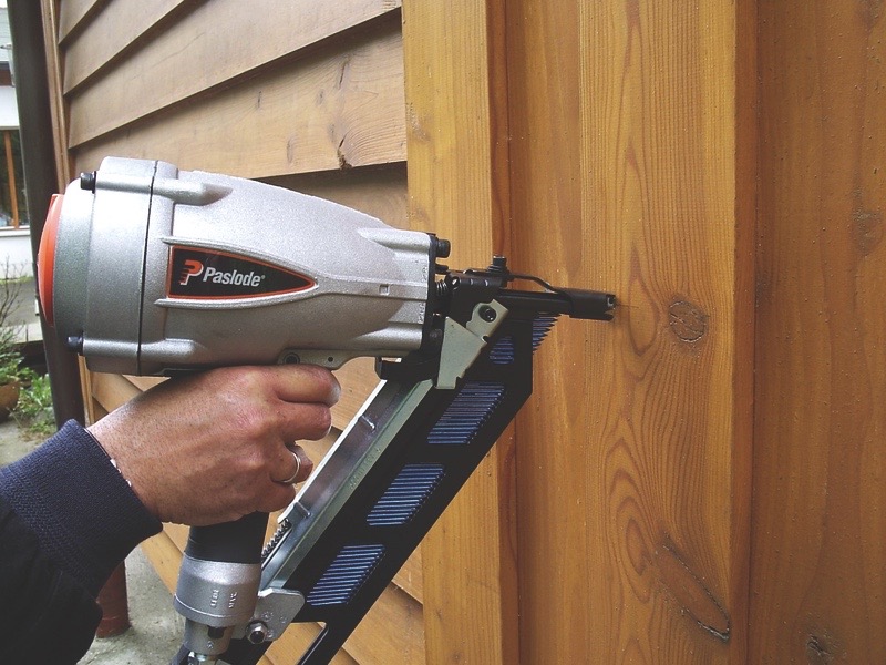 Kokapstrādes, metālapstrādes, būvniecības un servisu piederumu tirdzniecība