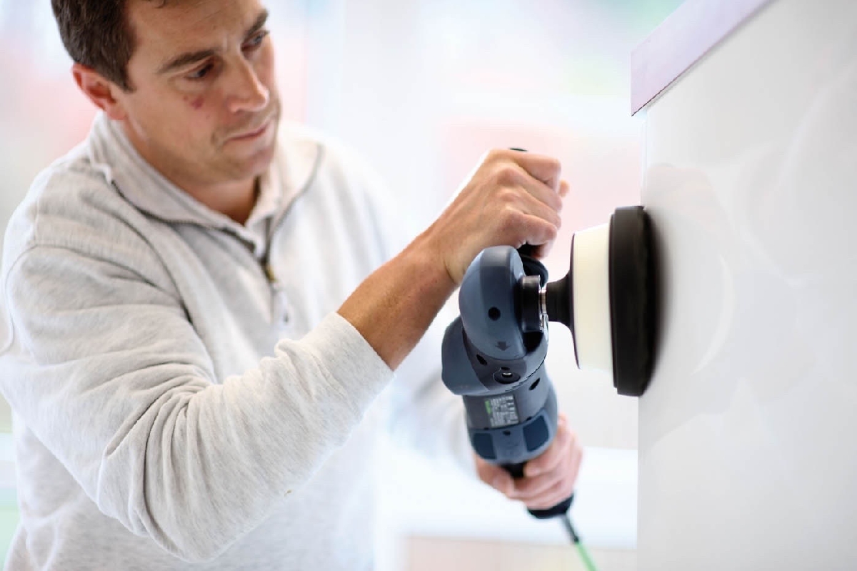 Kokapstrādes, metālapstrādes, būvniecības un servisu piederumu tirdzniecība